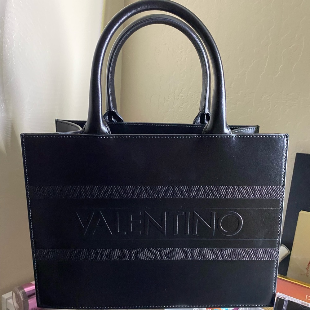 Selling my beautiful never worn designer bag from Valentino Authentic